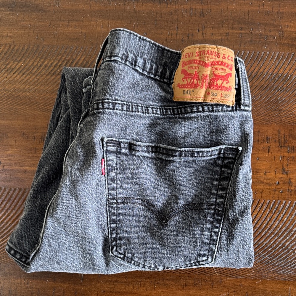 Levi's 541 stonewashed jeans. Size 34/32